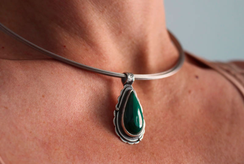 Malachite, green pendant in sterling silver and malachite