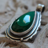 Malachite, green pendant in sterling silver and malachite