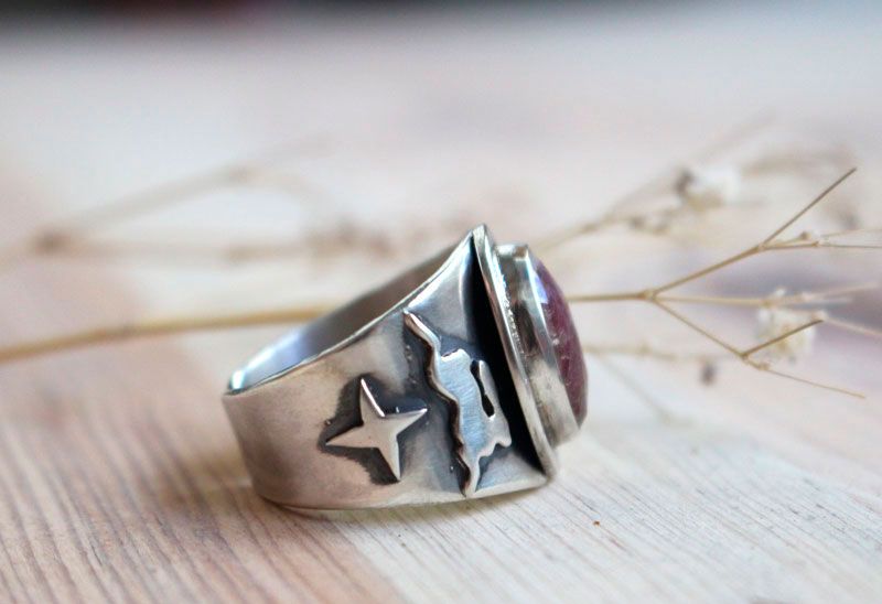 My star, star hare ring in sterling silver and ruby 