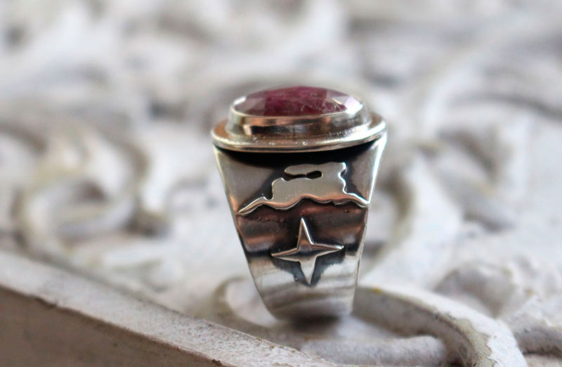 My star, star hare ring in sterling silver and ruby 