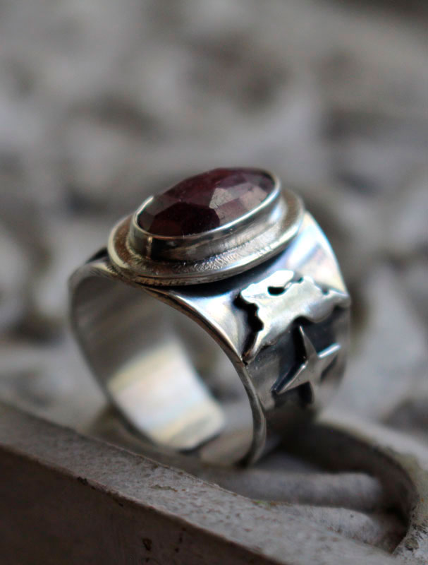 My star, star hare ring in sterling silver and ruby 