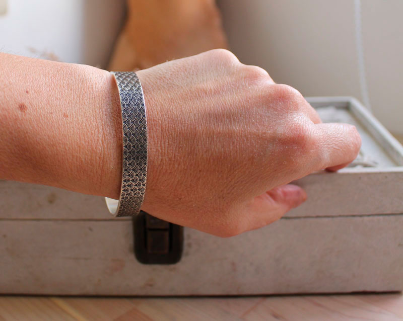 Nami, Japanese seigaiha waves bracelet in sterling silver