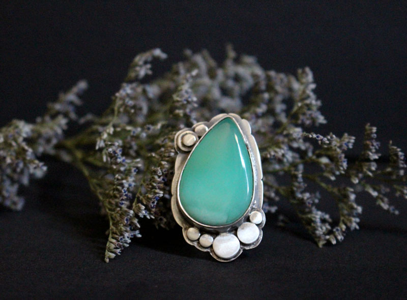 Nature’s realm, paisley ring in silver and chrysoprase