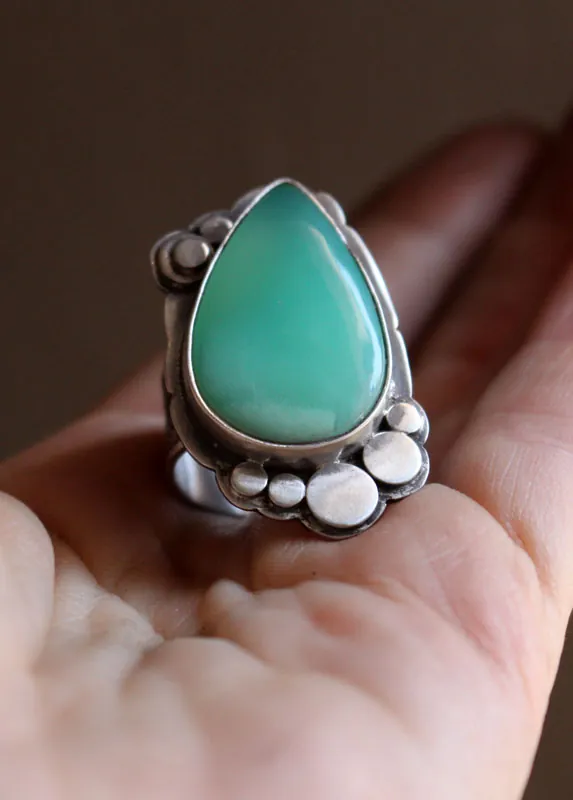 Nature’s realm, paisley ring in silver and chrysoprase