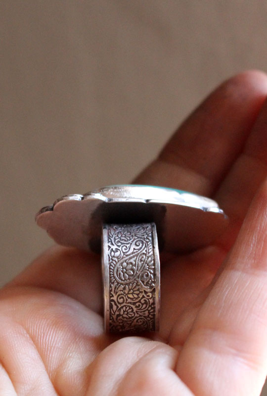 Nature’s realm, paisley ring in silver and chrysoprase