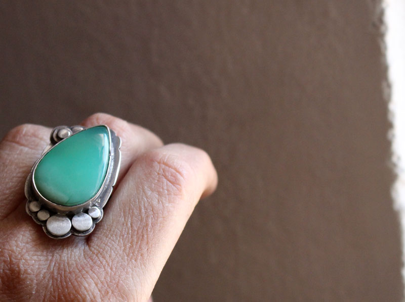 Nature’s realm, paisley ring in silver and chrysoprase