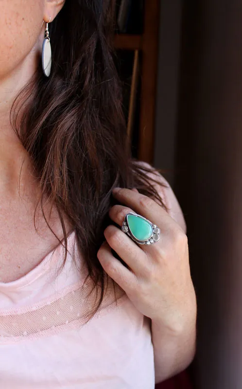 Nature’s realm, paisley ring in silver and chrysoprase