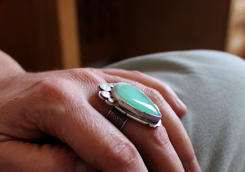 Nature’s realm, paisley ring in silver and chrysoprase
