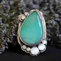 Nature’s realm, paisley ring in silver and chrysoprase