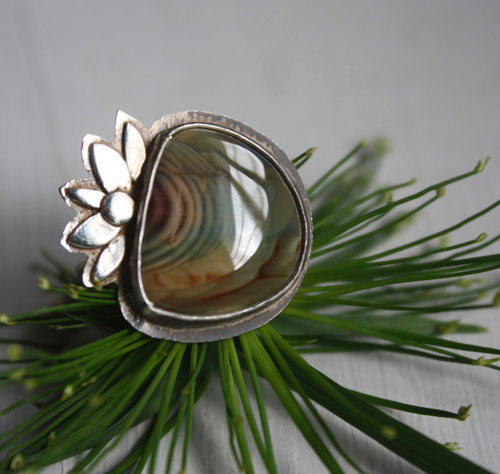 Nénufar, pond, water lily and lotus ring in silver and royal imperial jasper