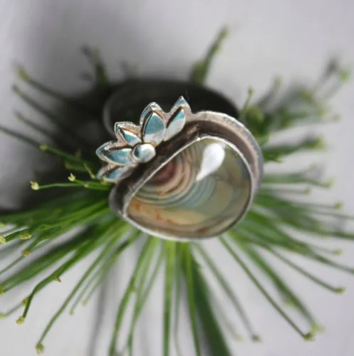 Nénufar, pond, water lily and lotus ring in silver and royal imperial jasper