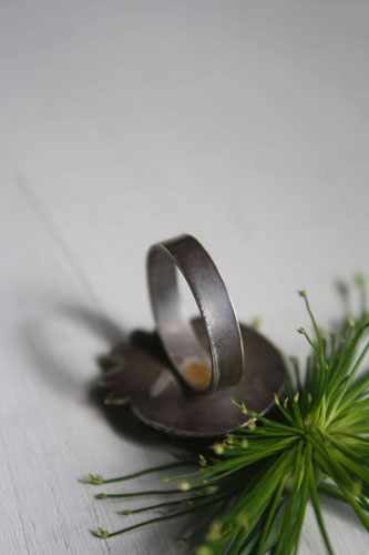 Nénufar, pond, water lily and lotus ring in silver and royal imperial jasper