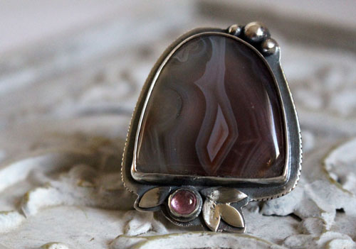 Night flower, nocturnal poetry ring in silver, Botswana agate and pink zircon