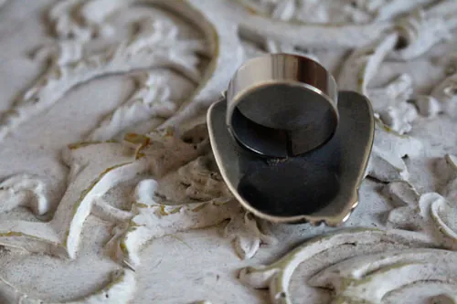 Night flower, nocturnal poetry ring in silver, Botswana agate and pink zircon