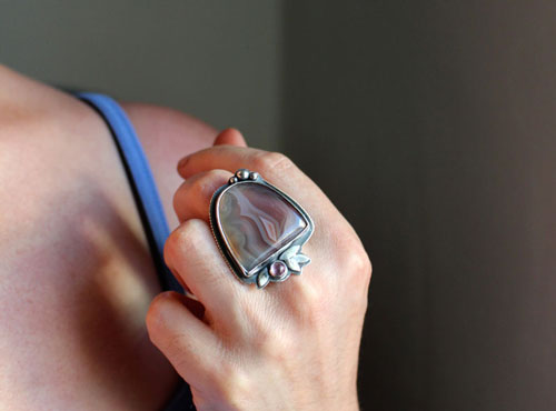 Night flower, nocturnal poetry ring in silver, Botswana agate and pink zircon