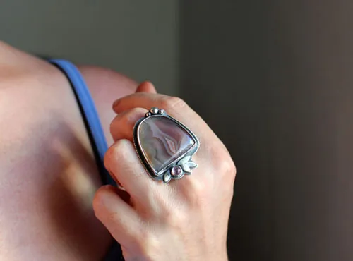 Night flower, nocturnal poetry ring in silver, Botswana agate and pink zircon