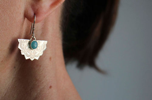 Nīlā Pakṣī, oriental earrings in silver and amazonite
