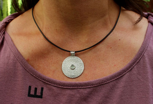 Odeline, medieval shield pendant in silver and aquamarine