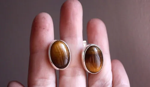 Ojo de León, animal eye cufflinks in sterling silver and Tiger’s Eye