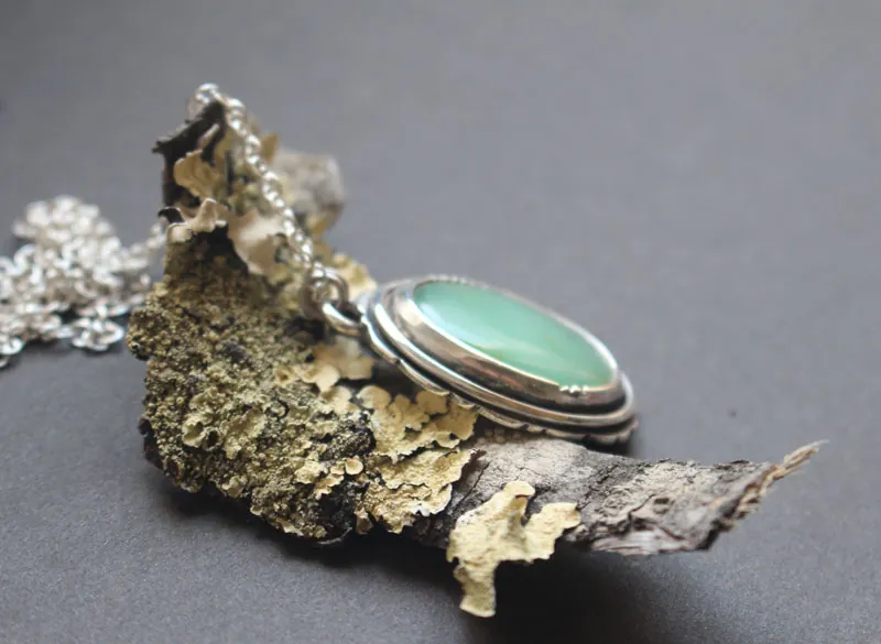 On a spring note, fragile nature necklace in silver and chrysoprase