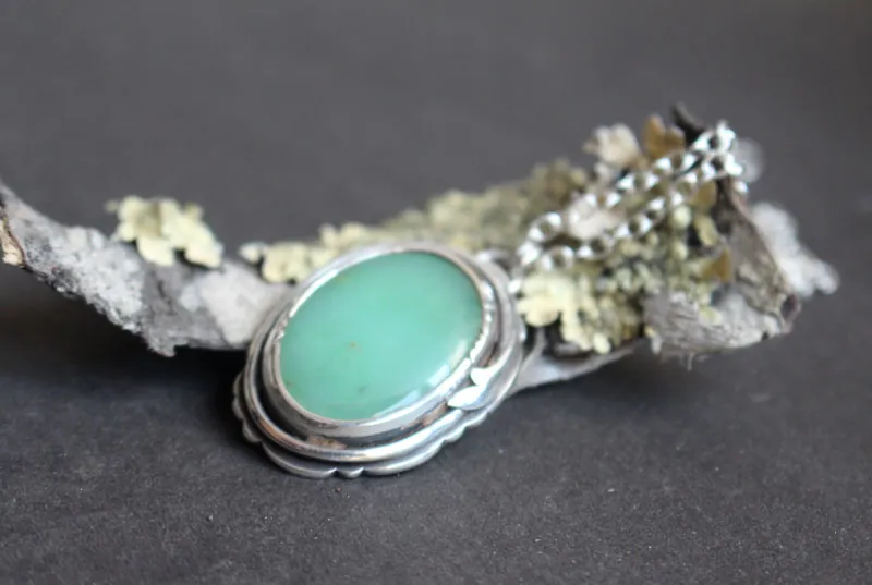 On a spring note, fragile nature necklace in silver and chrysoprase