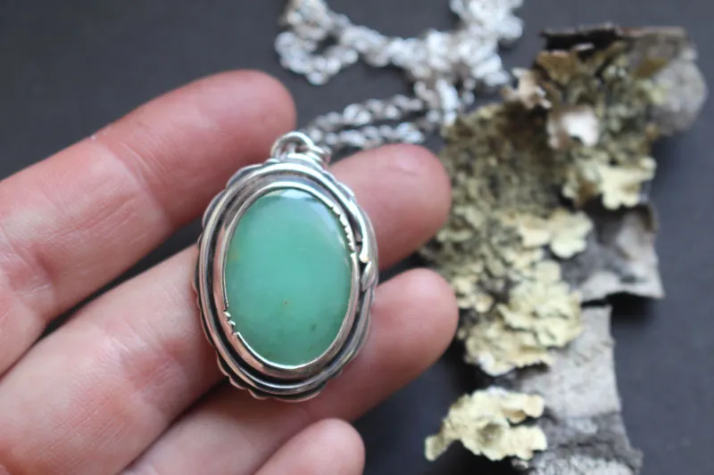 On a spring note, fragile nature necklace in silver and chrysoprase