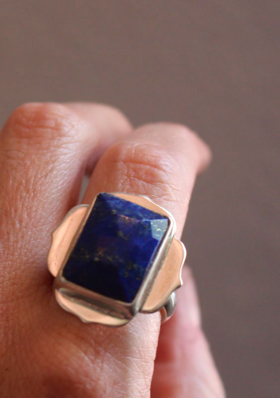 On the banks of the Nile, Egyptian ring in silver and lapis lazuli