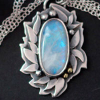 Ondolindë, secret Elven necklace in silver, brass and white labradorite