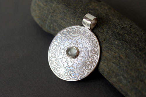 Odeline, medieval shield pendant in sterling silver and aquamarine