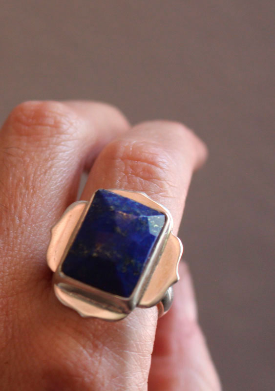 On the edge of the Nile, Egyptian ring in sterling silver and lapis lazuli