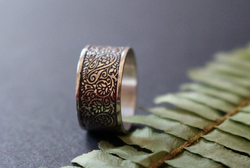 On the Silk Road, engraved oriental cashmere ring in sterling silver