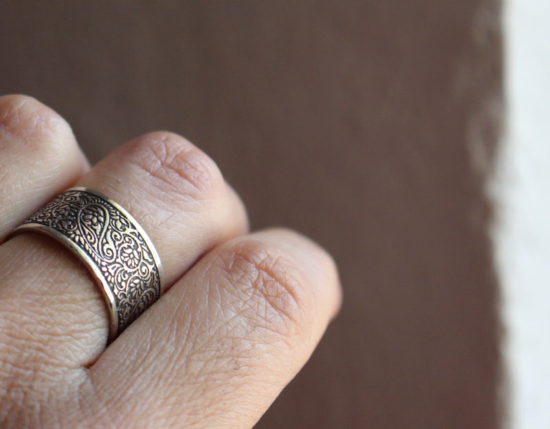 On the Silk Road, engraved oriental cashmere ring in sterling silver