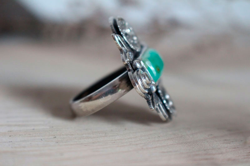 Oriental lotus, flower ring in sterling silver and chrysoprase