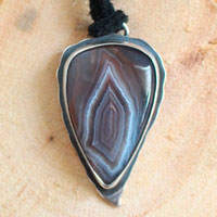 Piercing eye, eagle pendant in silver and Botswana agate