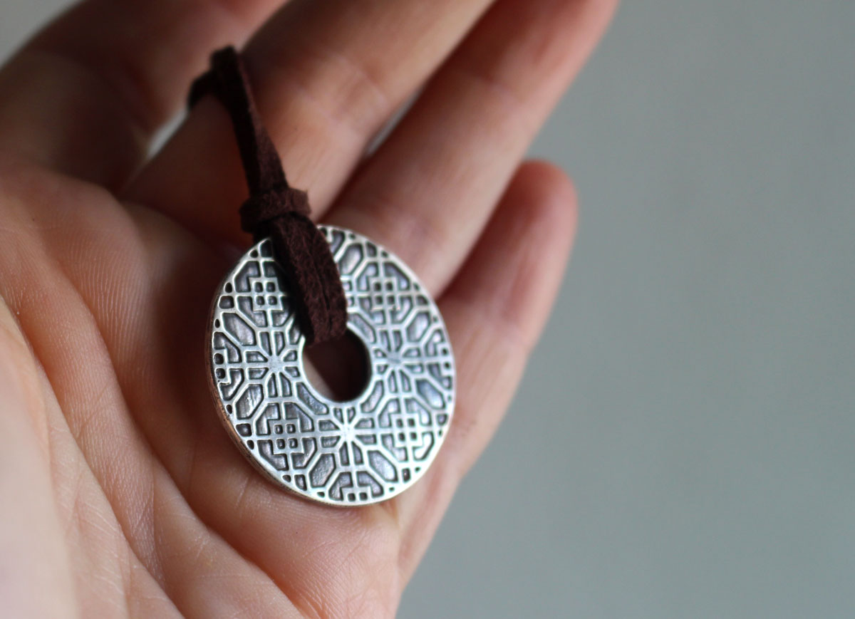 Poem of China, Chinese circle with floral geometry necklace in silver