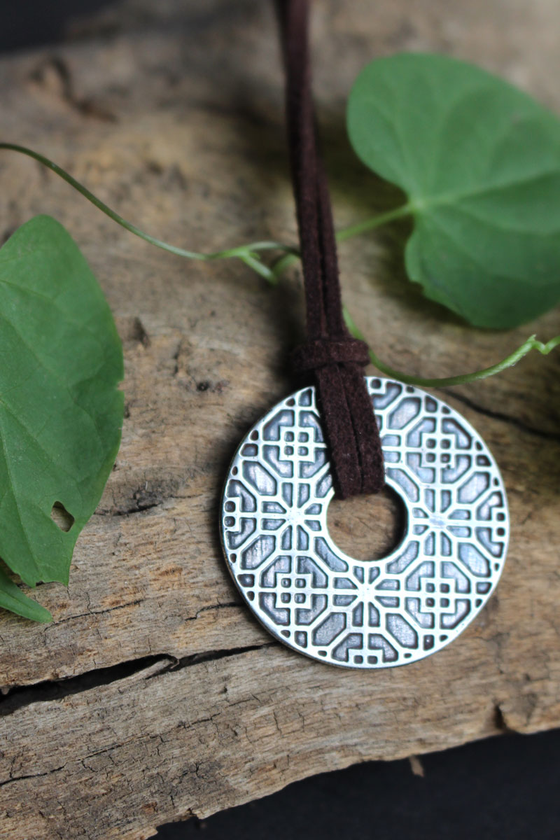 Poem of China, Chinese circle with floral geometry necklace in silver