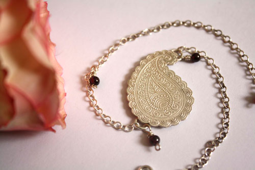 Poem of the earth, Cashmere drop anklet and bracelet in silver and garnet