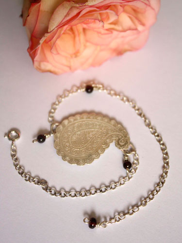 Poem of the earth, Cashmere drop anklet and bracelet in silver and garnet