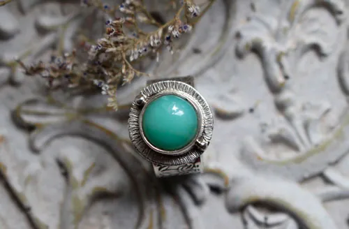 Pond nymph, waterlily leaf ring in silver and chrysoprase