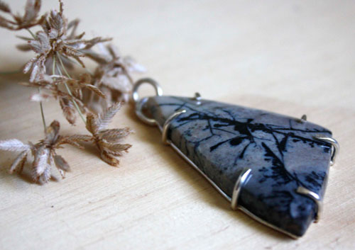 Print, Japanese ukiyo-e pendant in silver and tiffany