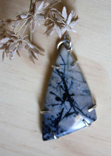 Print, Japanese ukiyo-e pendant in silver and tiffany