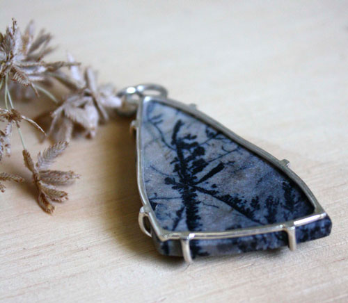 Print, Japanese ukiyo-e pendant in silver and tiffany