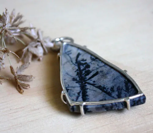 Print, Japanese ukiyo-e pendant in silver and tiffany
