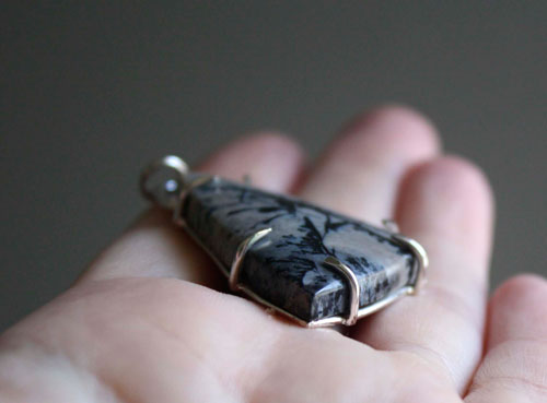 Print, Japanese ukiyo-e pendant in silver and tiffany