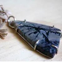Print, Japanese ukiyo-e pendant in silver and tiffany
