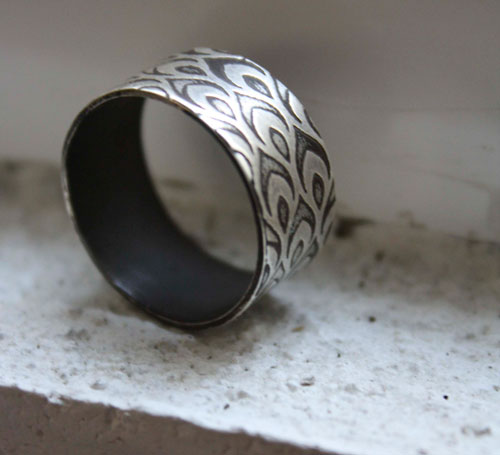 Peacock eye, eyespot ring in sterling silver