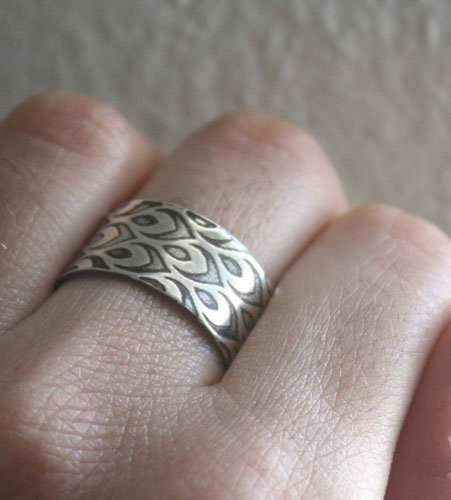 Peacock eye, eyespot ring in sterling silver