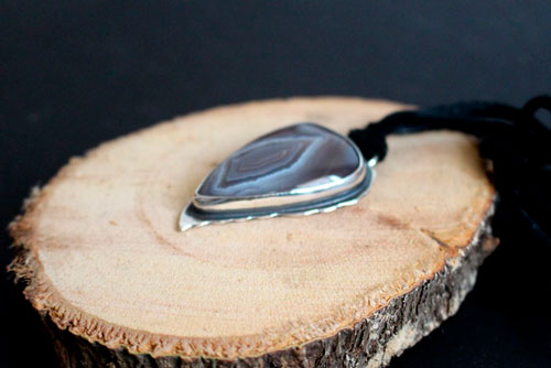Piercing eye, Botswana teardrop sterling silver pendant