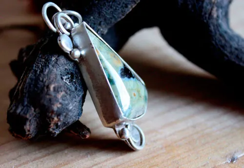 Quetzalcóatl, Aztec pyramid pendant in silver and rainforest jasper