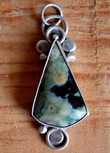 Quetzalcóatl, Aztec pyramid pendant in silver and rainforest jasper